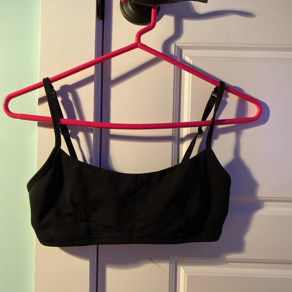 Black lululemon sports bra